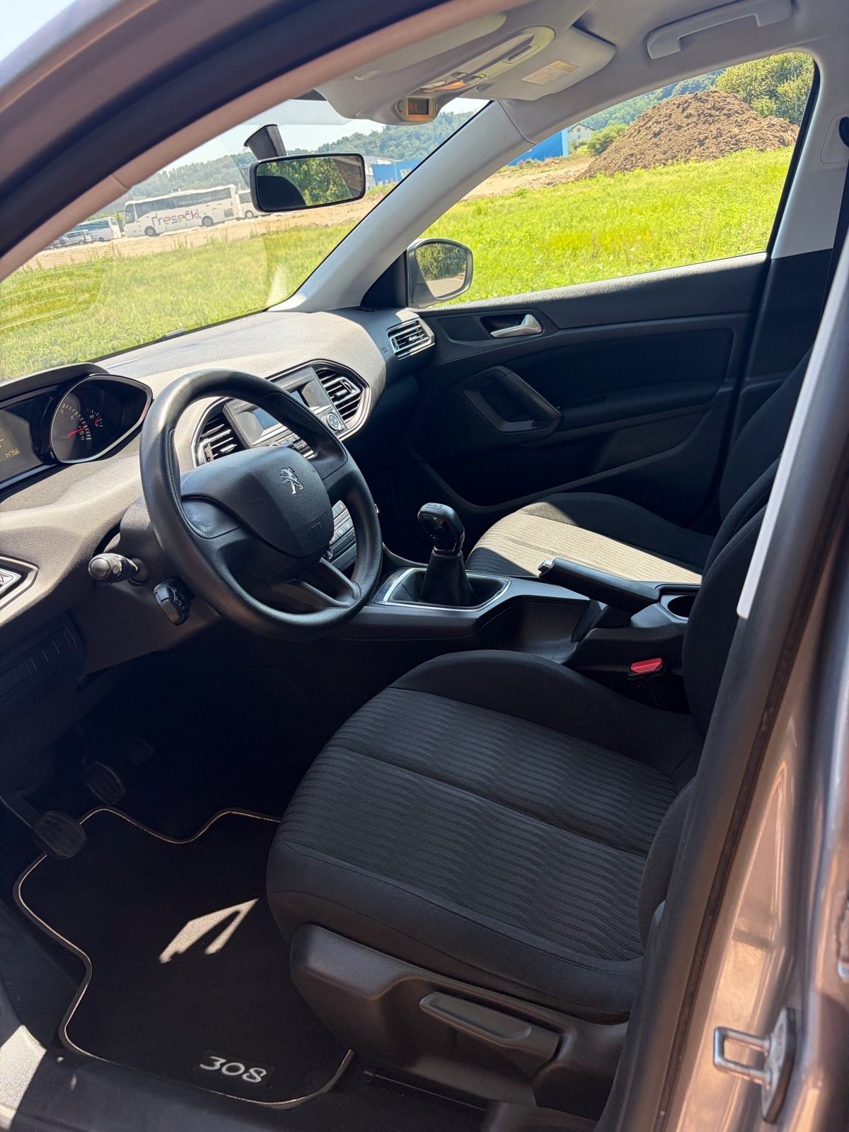 Peugeot 308 1,2 2014.g napravljen mali i veliki servis, fotografija 12