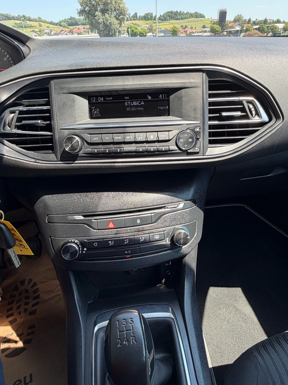 Peugeot 308 1,2 2014.g napravljen mali i veliki servis, fotografija 10