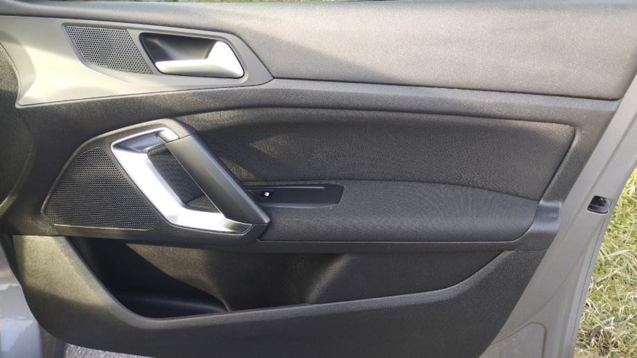 Peugeot 308 1,2 e-THP, fotografija 12