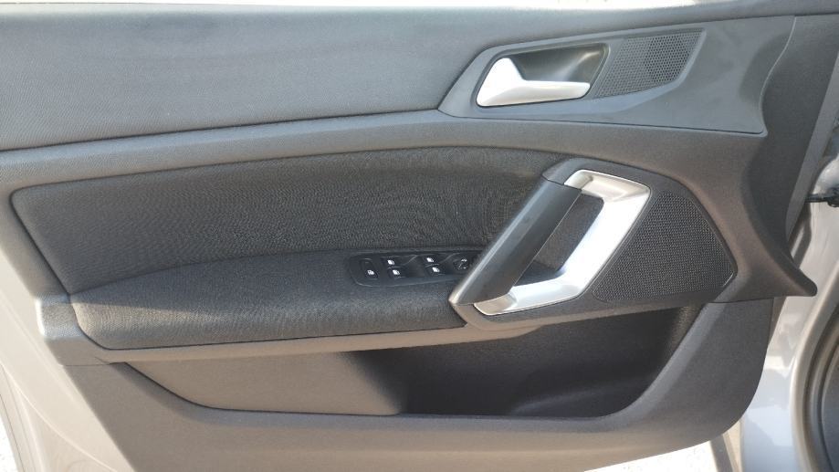 Peugeot 308 1,2 e-THP, fotografija 4
