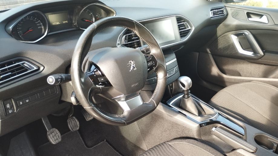 Peugeot 308 1,2 e-THP, fotografija 5