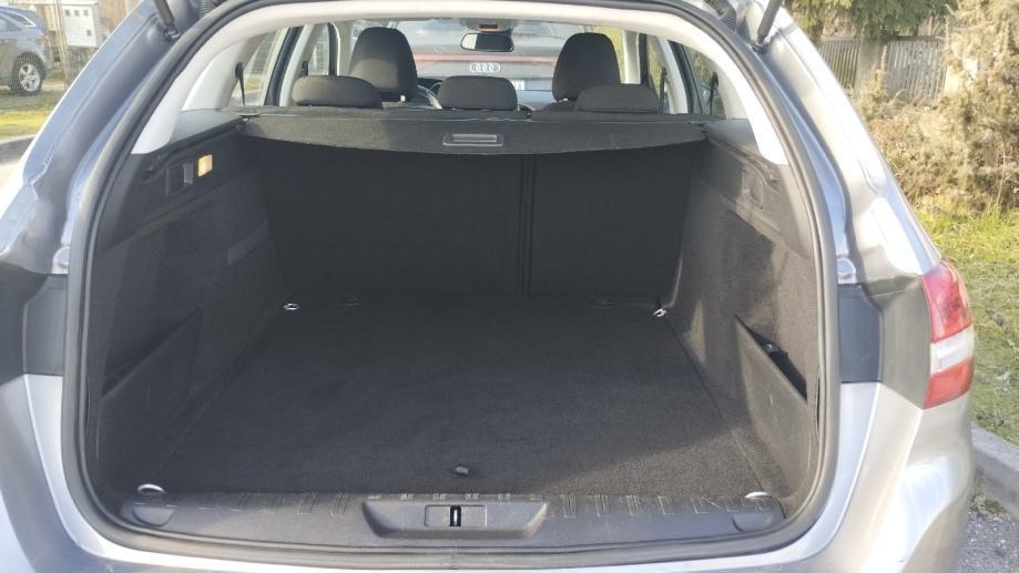 Peugeot 308 1,2 e-THP, fotografija 13