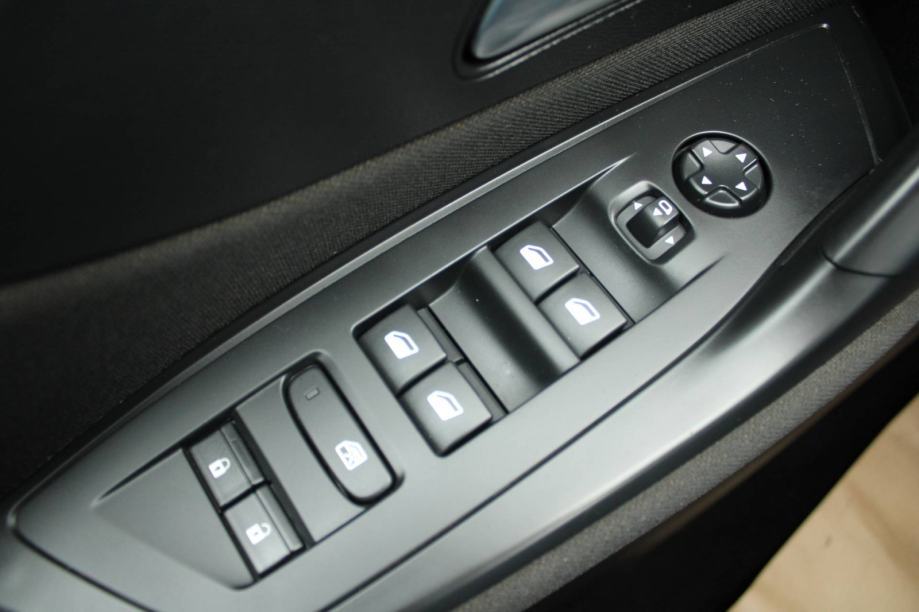 Peugeot 308 1,2 LEASING BEZ UČEŠĆA I BEZ JAMACA, fotografija 9