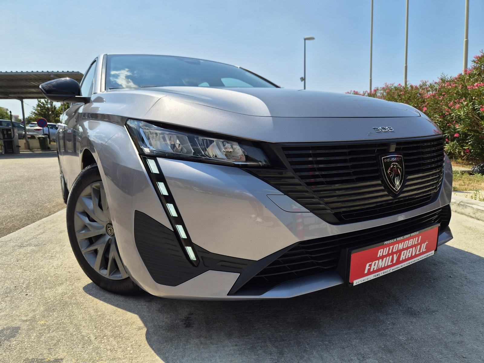 Peugeot 308 1,2 PureTech*100tkm*NapravljenVelikiServ.*NoviModel*, fotografija 2