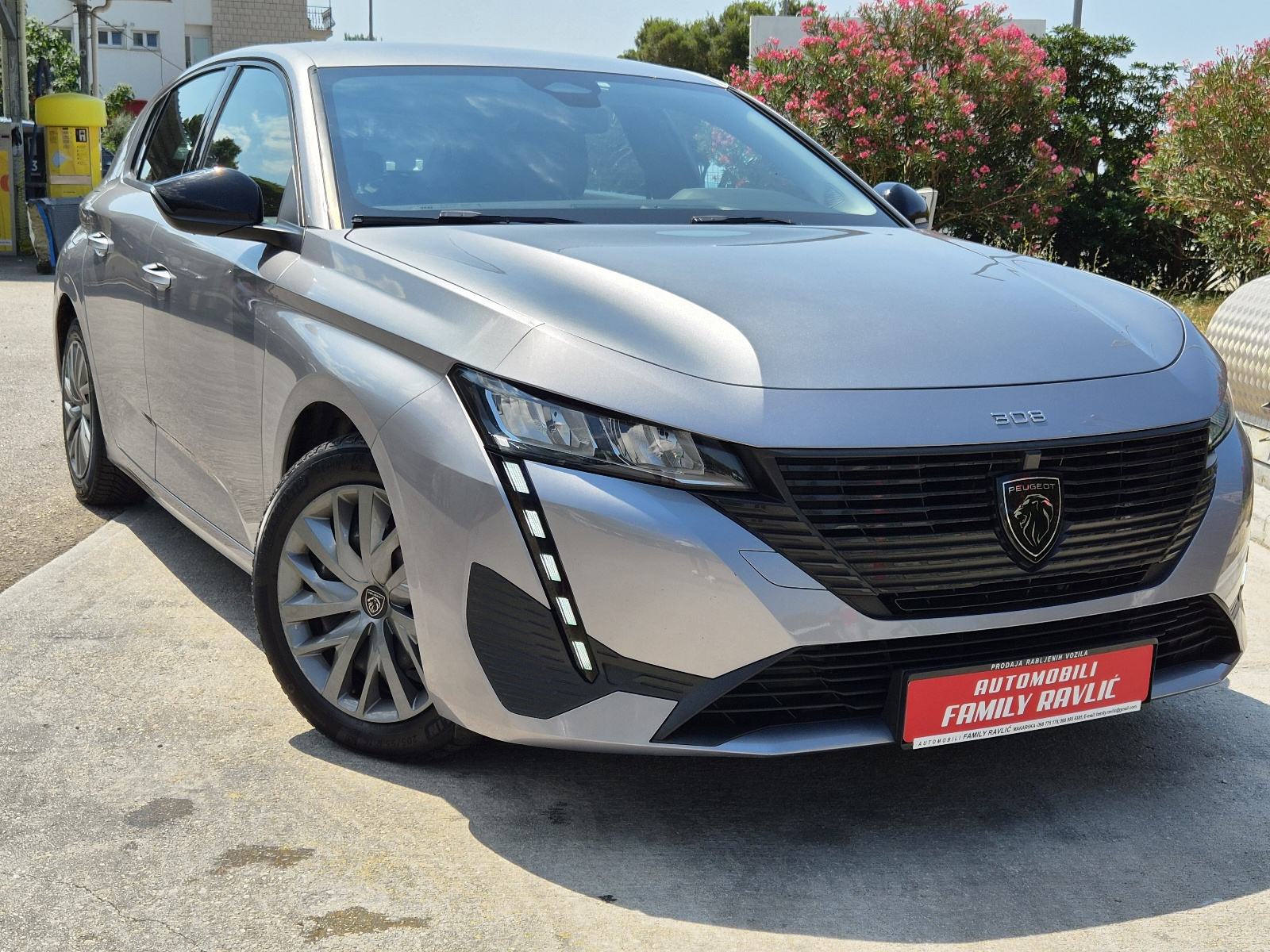 Peugeot 308 1,2 PureTech*100tkm*NapravljenVelikiServ.*NoviModel*, fotografija 3