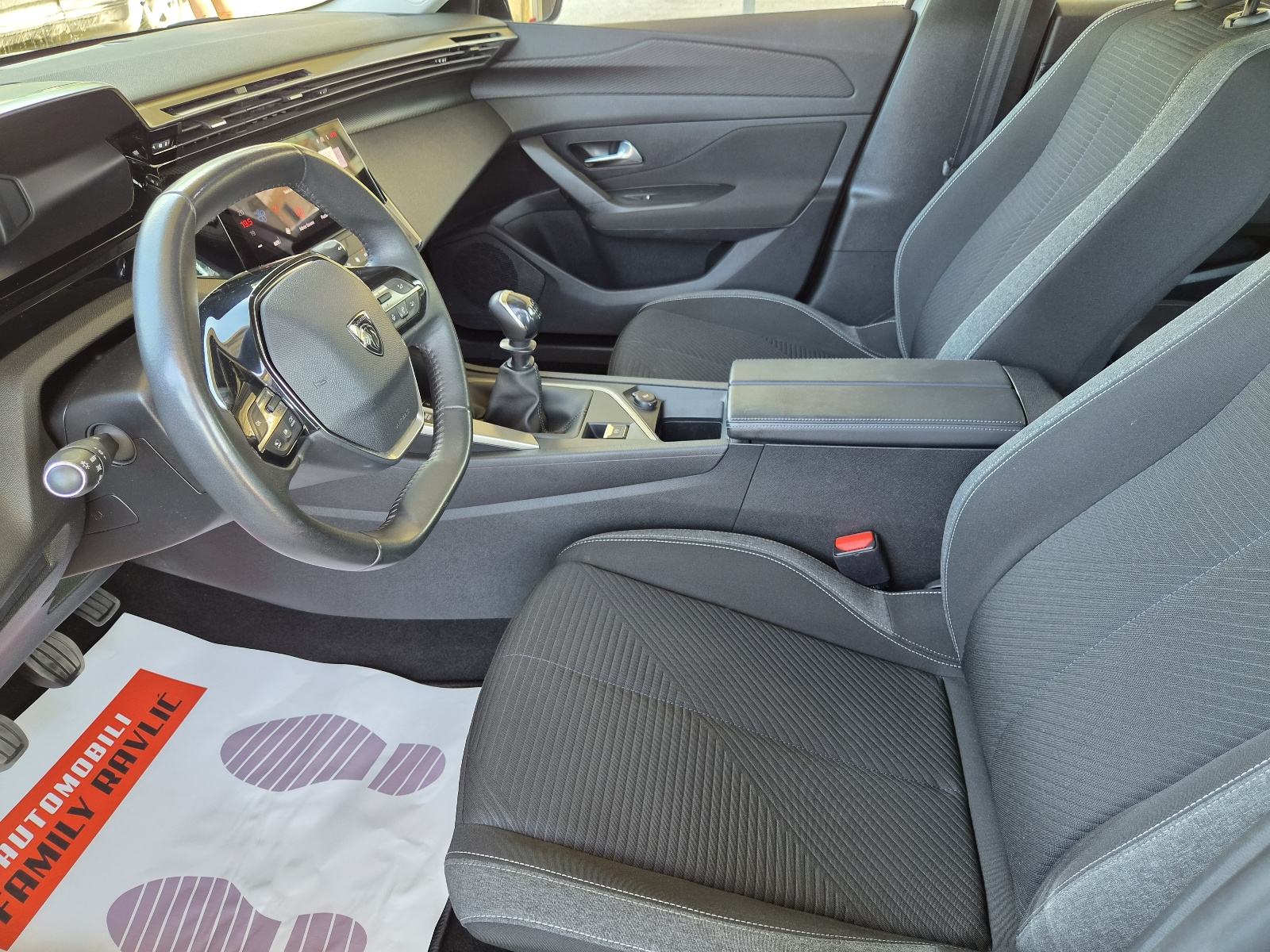 Peugeot 308 1,2 PureTech*100tkm*NapravljenVelikiServ.*NoviModel*, fotografija 13