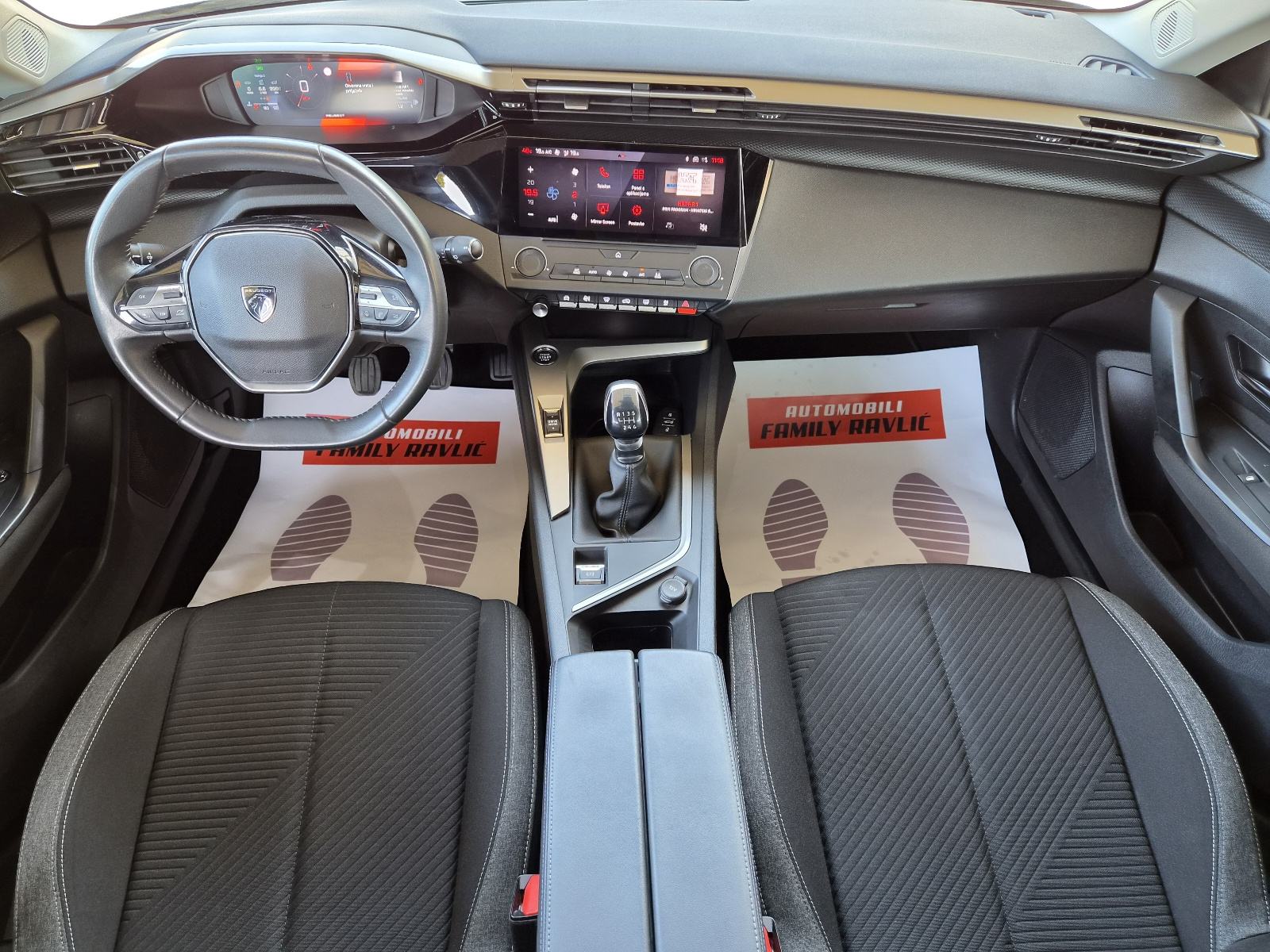 Peugeot 308 1,2 PureTech*100tkm*NapravljenVelikiServ.*NoviModel*, fotografija 15