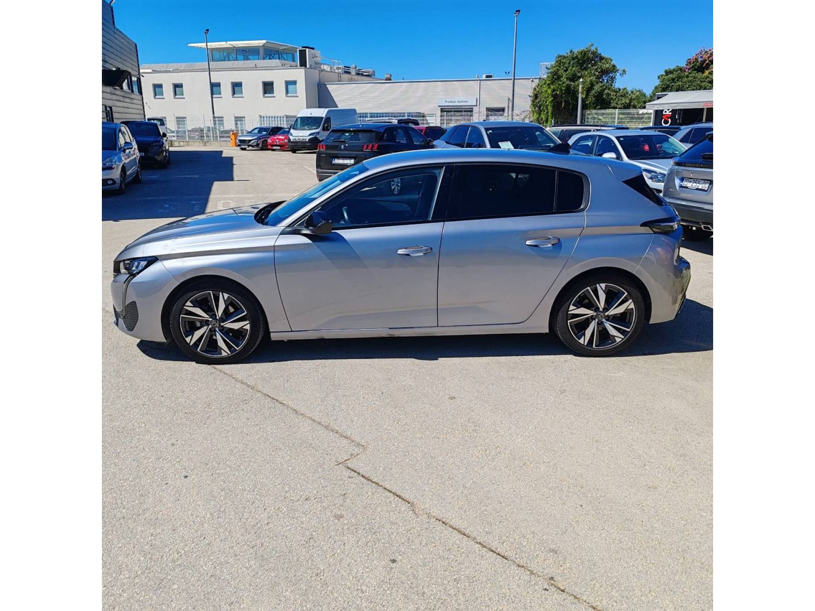PEUGEOT 308 1.2 PureTech 130 KS ALLURE AUTOMATIK *VOZILO S JAMSTVOM*, fotografija 8
