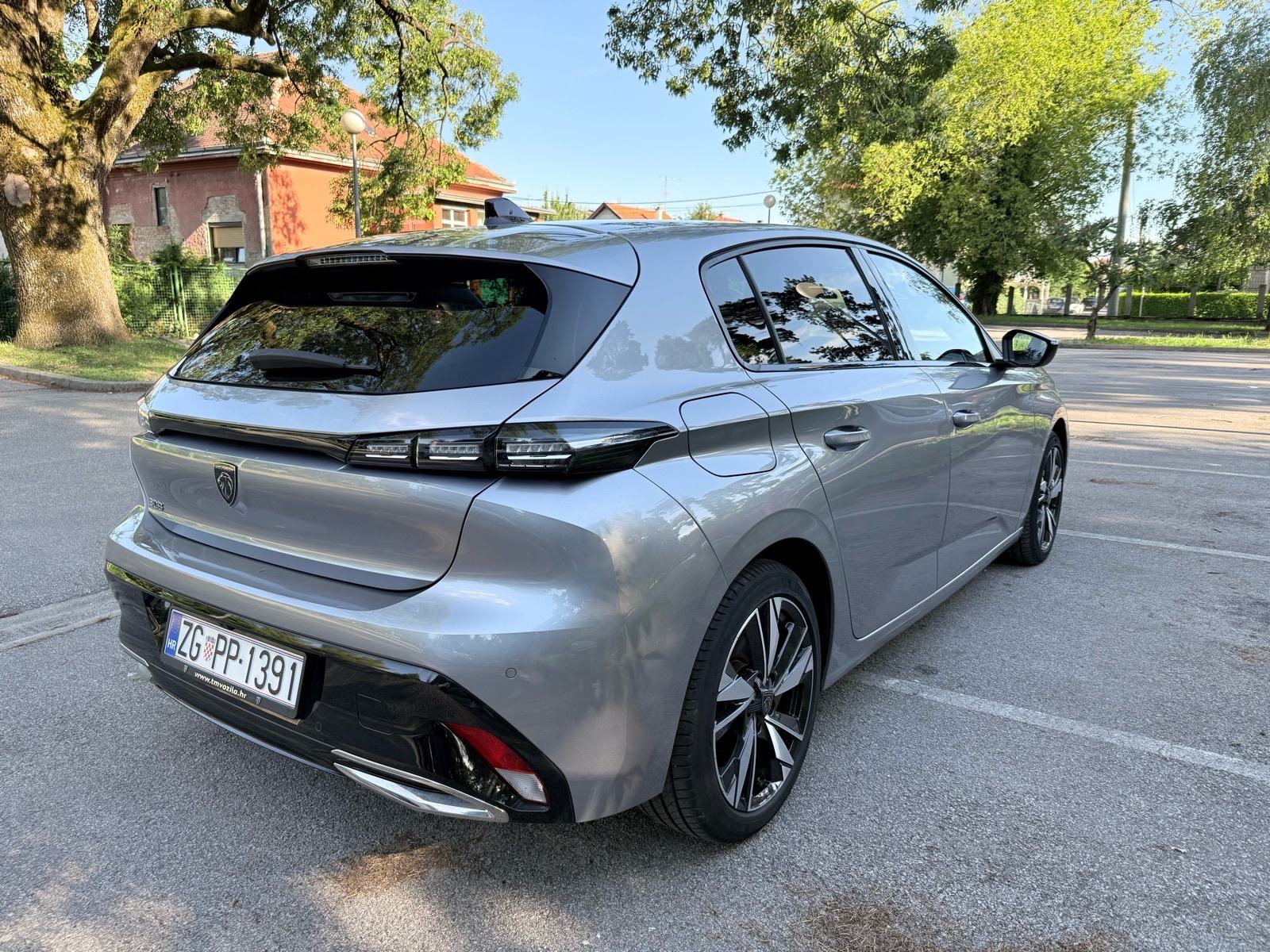 Peugeot 308 1,2 PureTech • 130 KS • Allure • EAT8 • HR auto • u PDVu •, fotografija 4