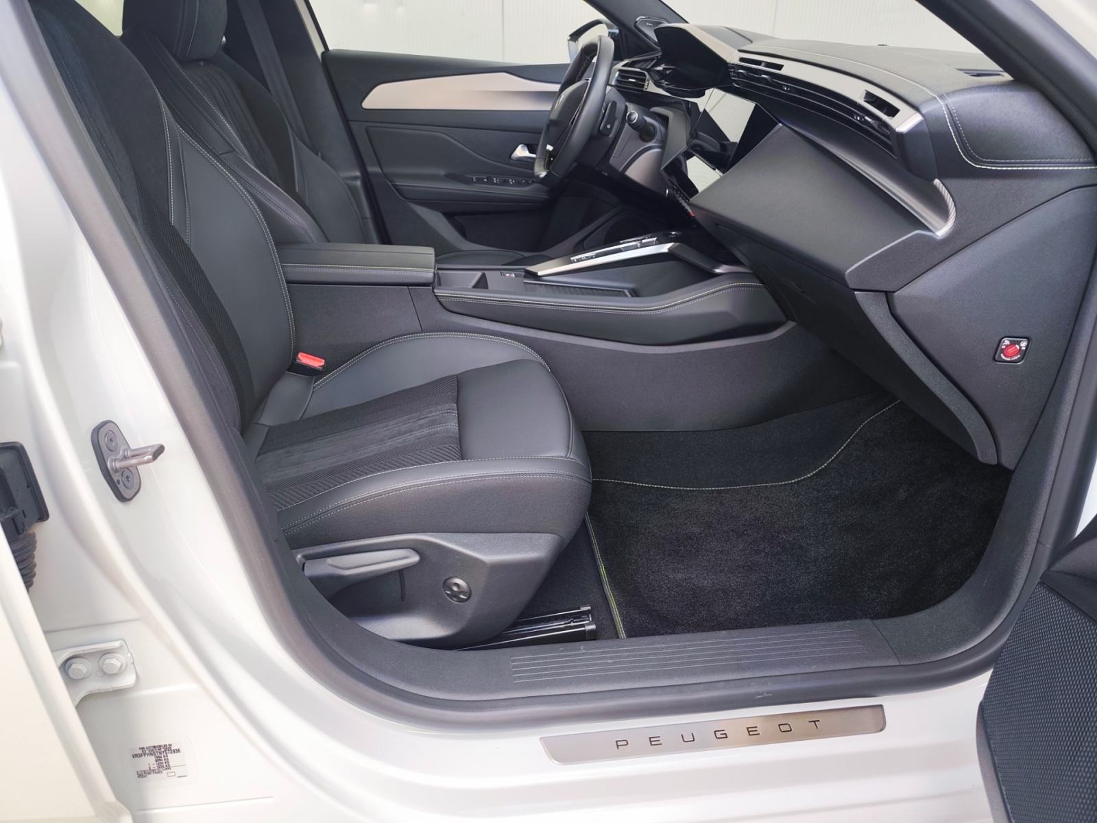 Peugeot 308 1,2 GT PACK BENZIN AUTOMATIK, JAMSTVO/LEASING!, fotografija 11