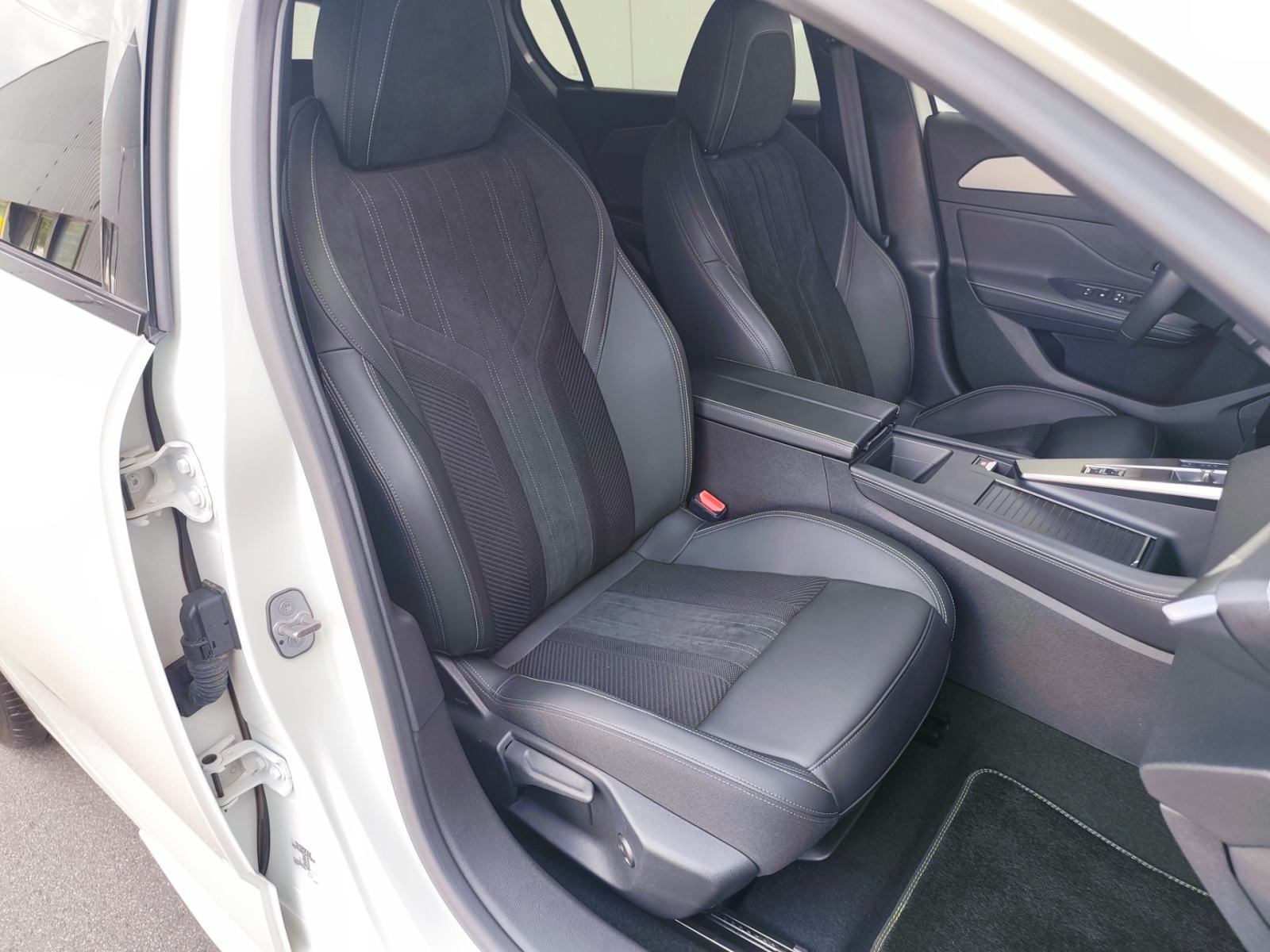 Peugeot 308 1,2 GT PACK BENZIN AUTOMATIK, JAMSTVO/LEASING!, fotografija 10