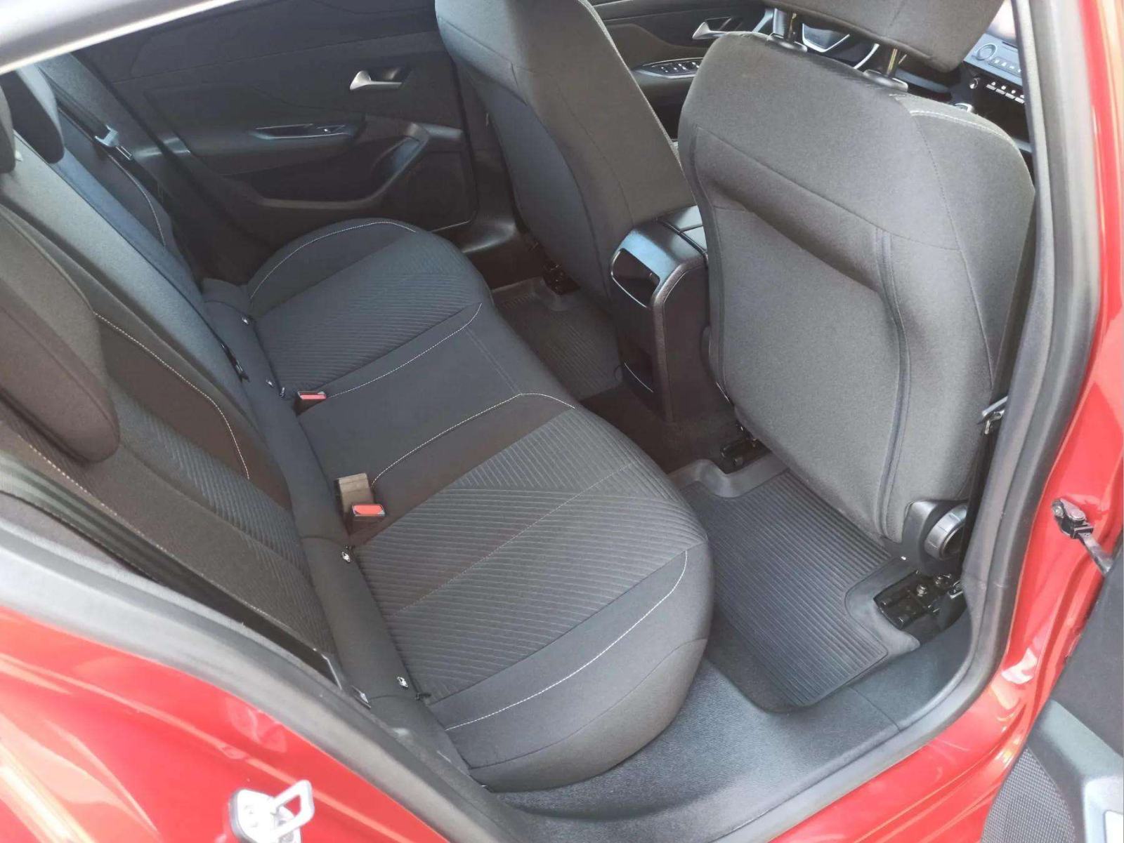 Peugeot 308 1,2, fotografija 18