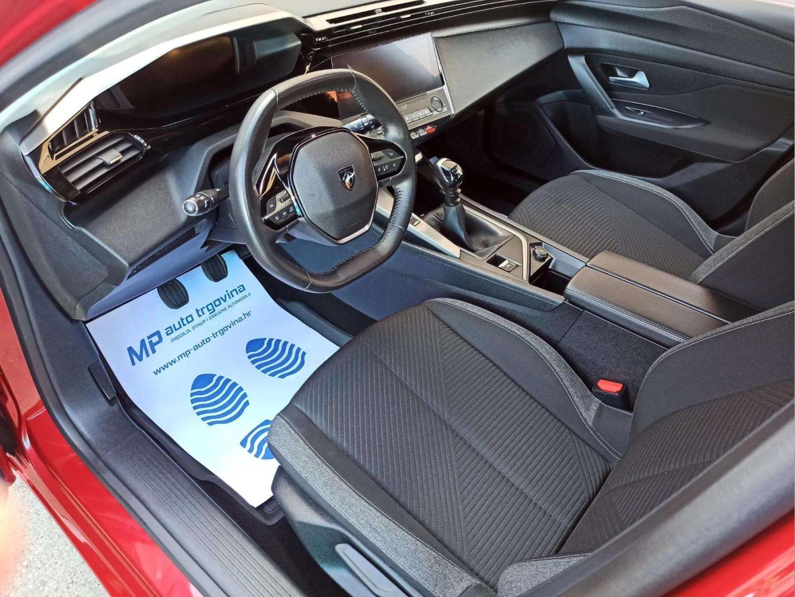 Peugeot 308 1,2, fotografija 13