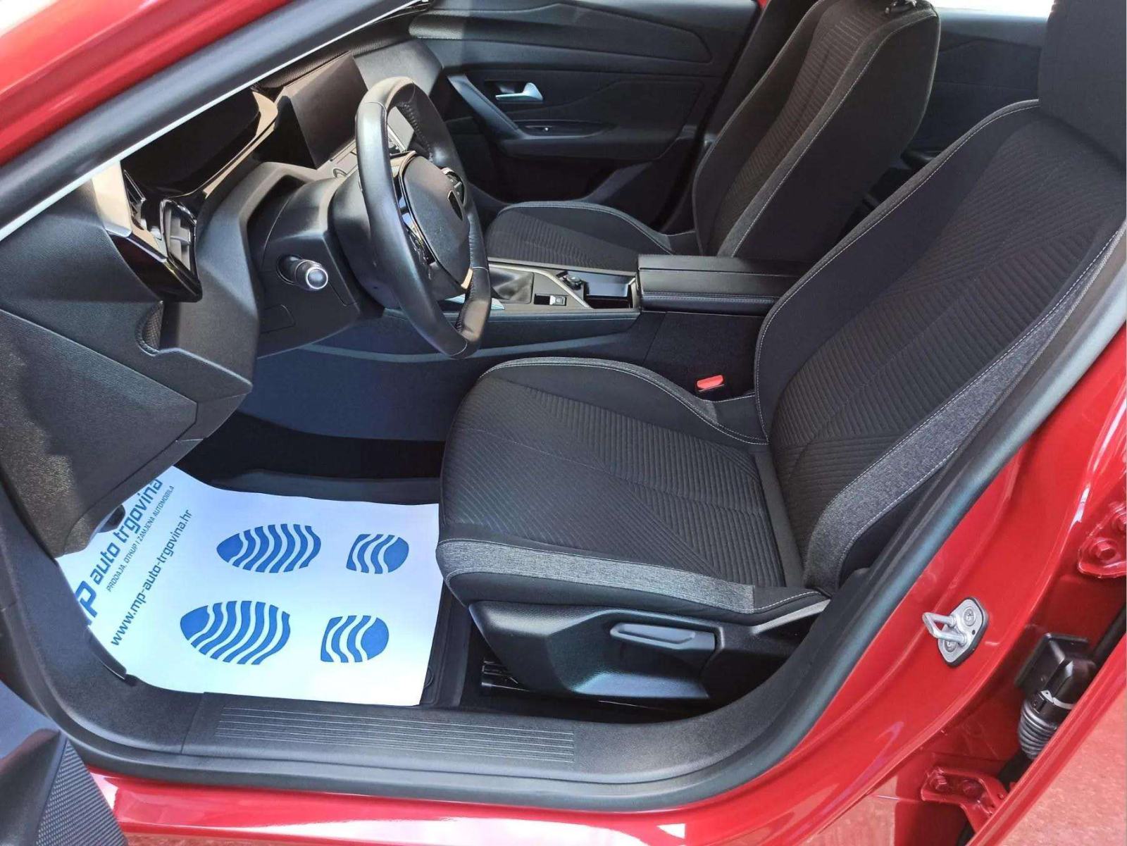 Peugeot 308 1,2, fotografija 12