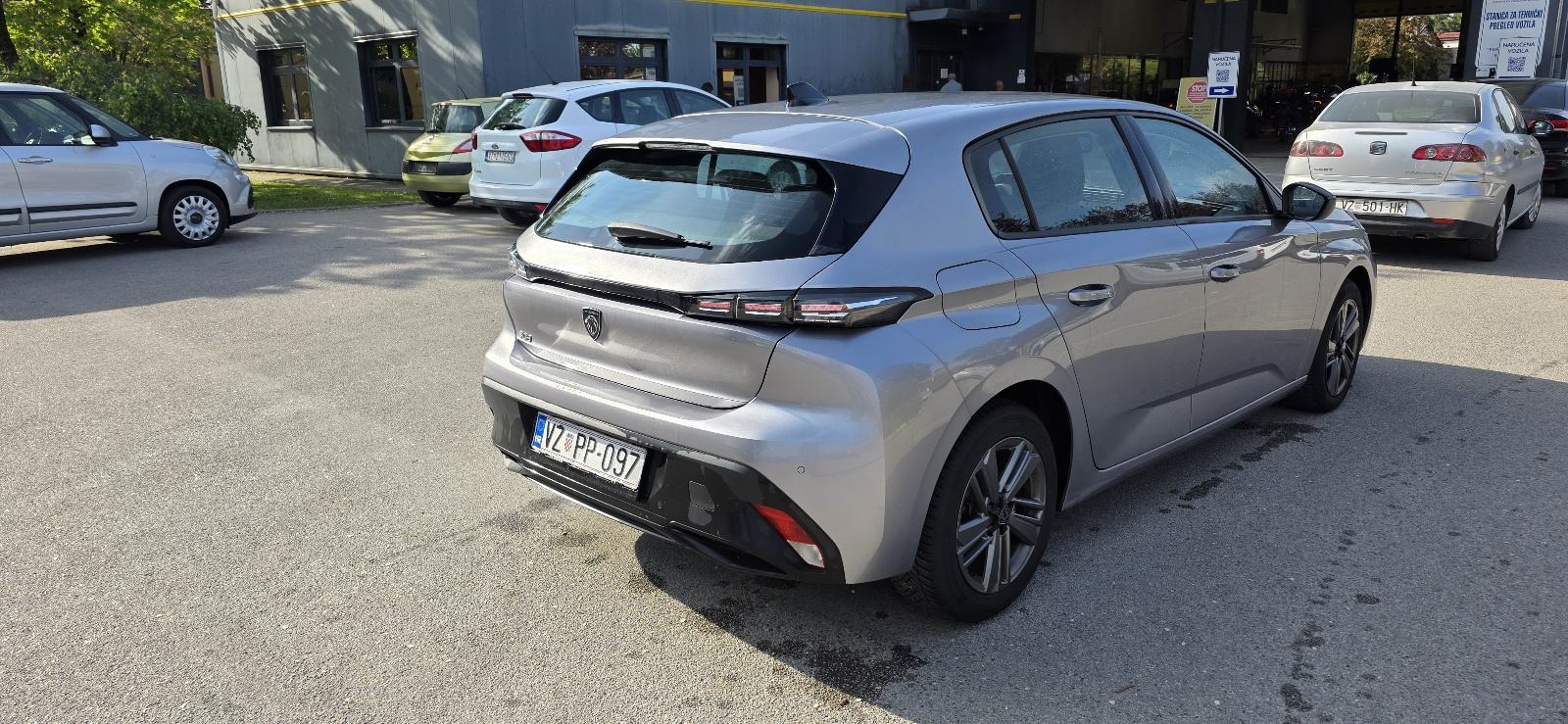 Peugeot 308 1,5 aut.2023 God. navigacija alu cijena do reg.HITNO, fotografija 4