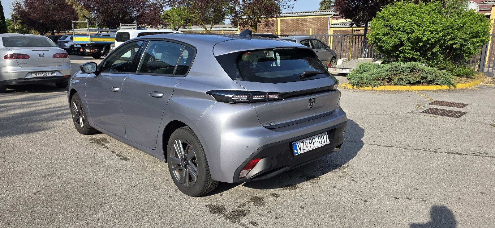 Peugeot 308 1,5 aut.2023 God. navigacija alu cijena do reg.HITNO, fotografija 3