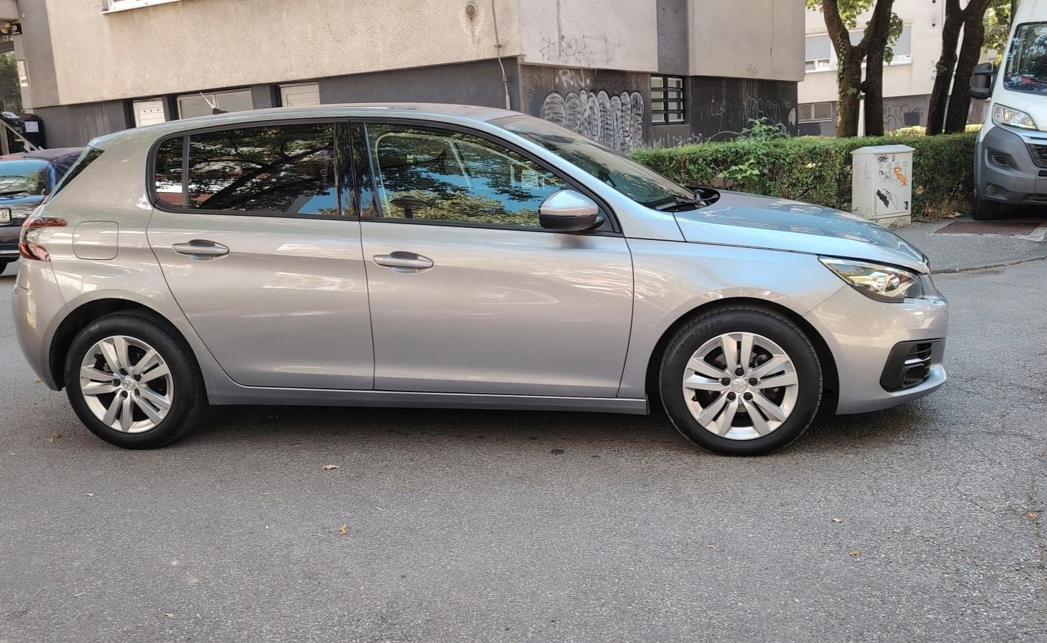 Peugeot 308 1,5 BlueHDi HR AUTO, fotografija 2