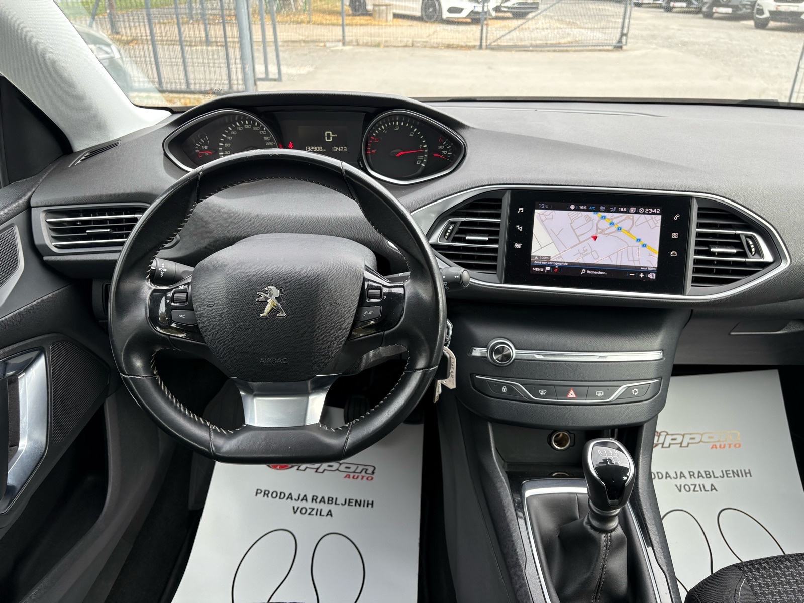 Peugeot 308 1,5 BlueHDi NAVI - SERVISNA -LEASING RATA VEĆ OD: 165,00 €, fotografija 13