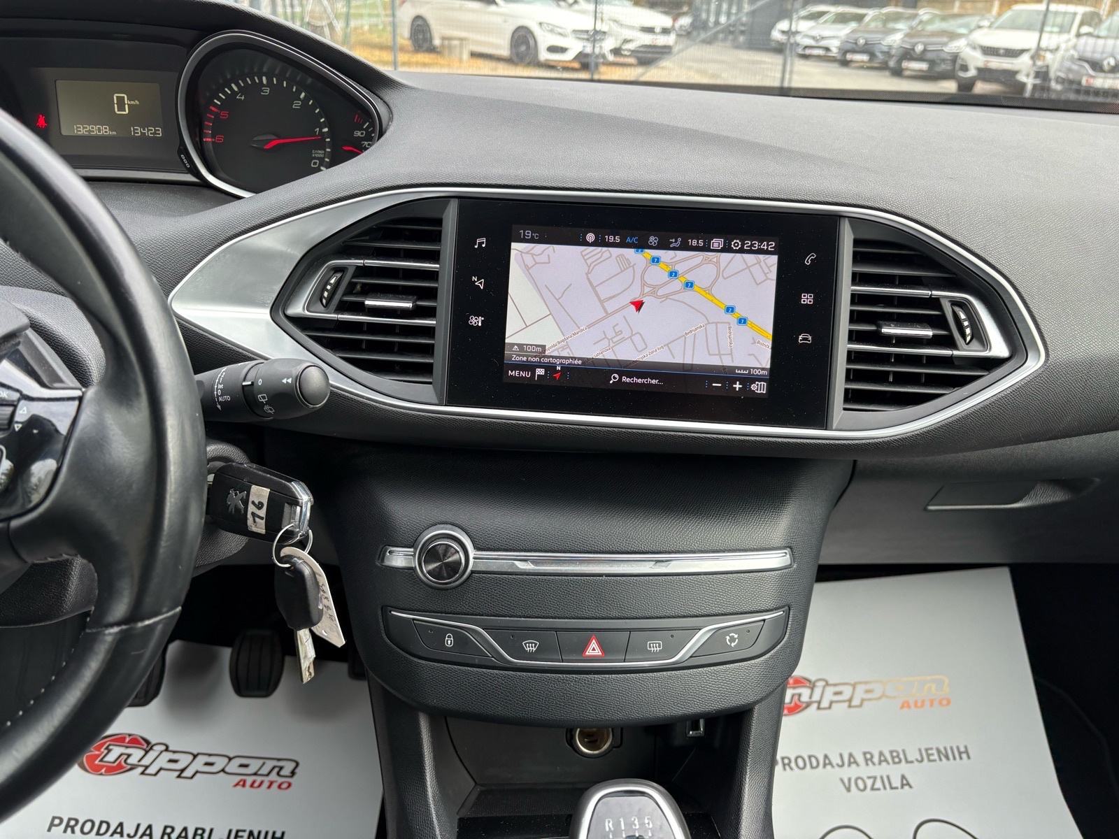 Peugeot 308 1,5 BlueHDi NAVI - SERVISNA -LEASING RATA VEĆ OD: 165,00 €, fotografija 15