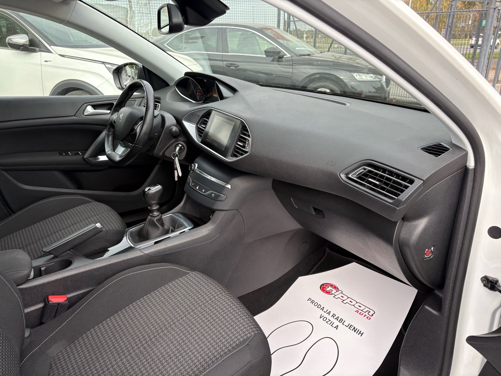 Peugeot 308 1,5 BlueHDi NAVI - SERVISNA -LEASING RATA VEĆ OD: 165,00 €, fotografija 18