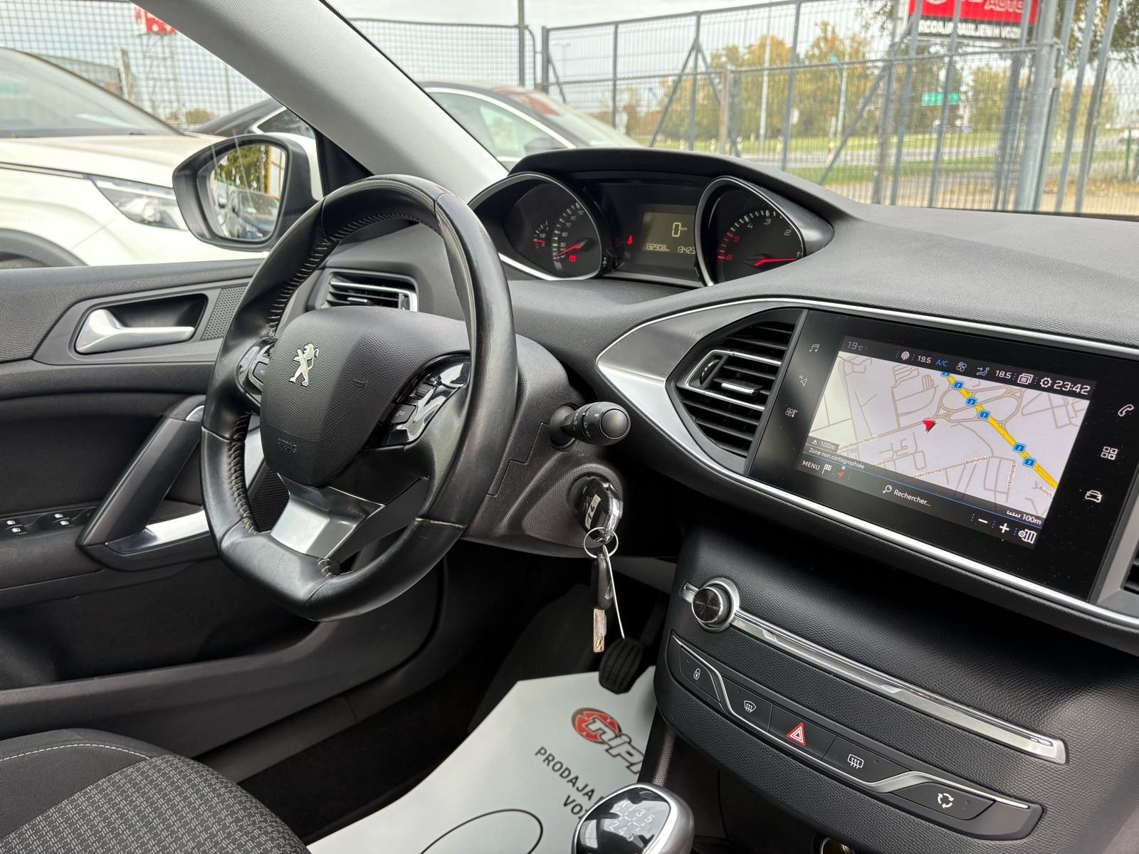 Peugeot 308 1,5 BlueHDi NAVI - SERVISNA -LEASING RATA VEĆ OD: 165,00 €, fotografija 17