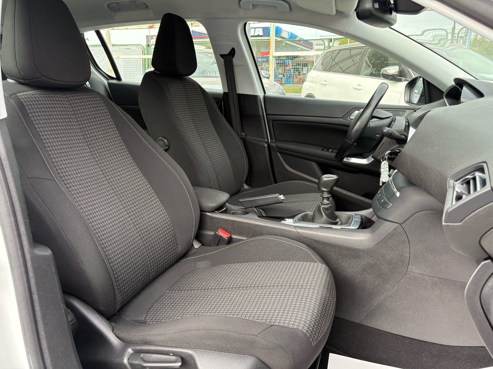 Peugeot 308 1,5 BlueHDi NAVI - SERVISNA -LEASING RATA VEĆ OD: 165,00 €, fotografija 20