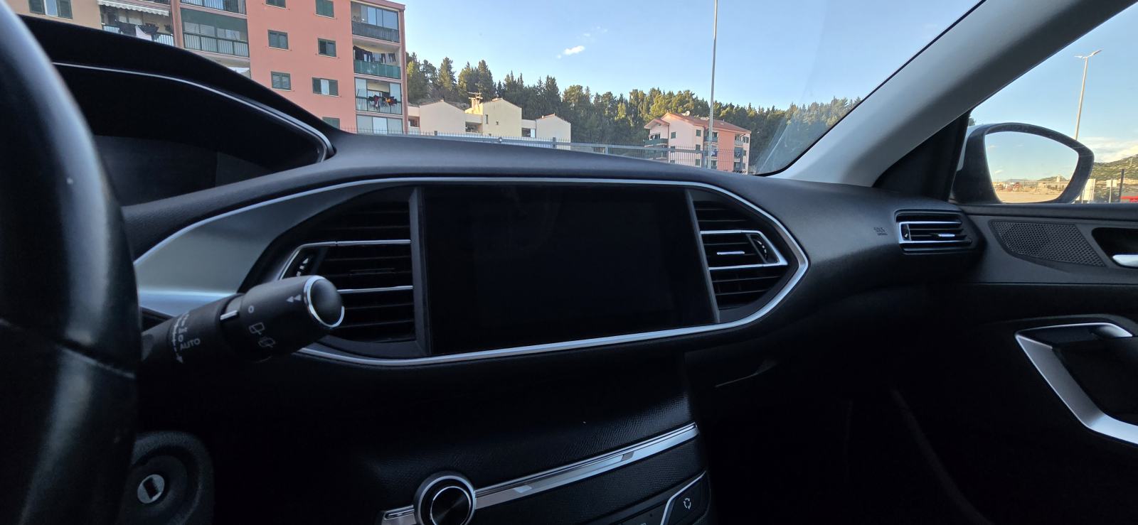Peugeot 308 1,5 BlueHDi Registriran godinu dana!, fotografija 10