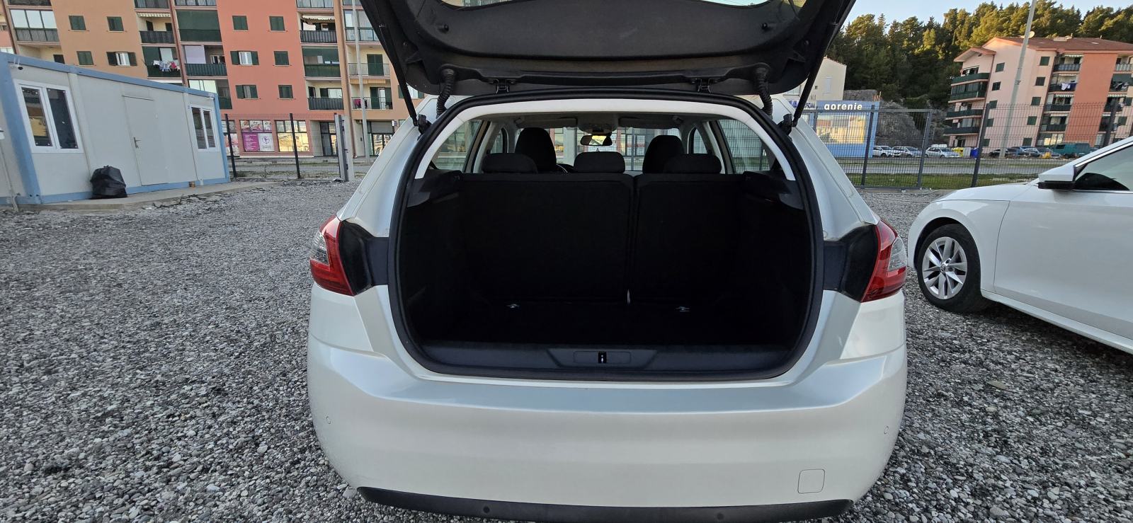 Peugeot 308 1,5 BlueHDi Registriran godinu dana!, fotografija 4