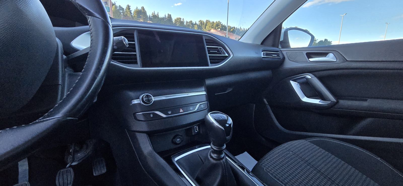 Peugeot 308 1,5 BlueHDi Registriran godinu dana!, fotografija 9