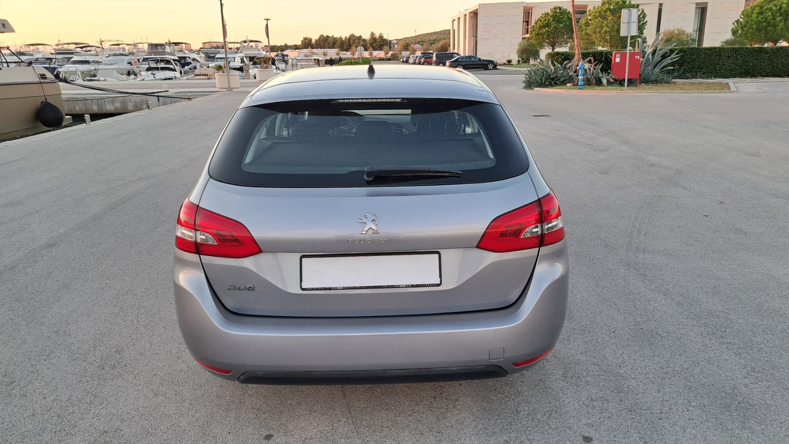Peugeot 308 HDi 2019god,144-Tkm,ISPIS km.⭐️KOMPLET VELIKI SERVIS⭐️, fotografija 8