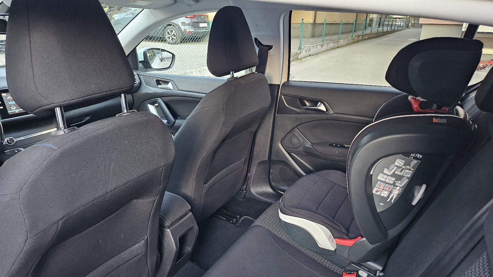 Peugeot 308 1,5 BlueHDi registriran do 06/2027, fotografija 12