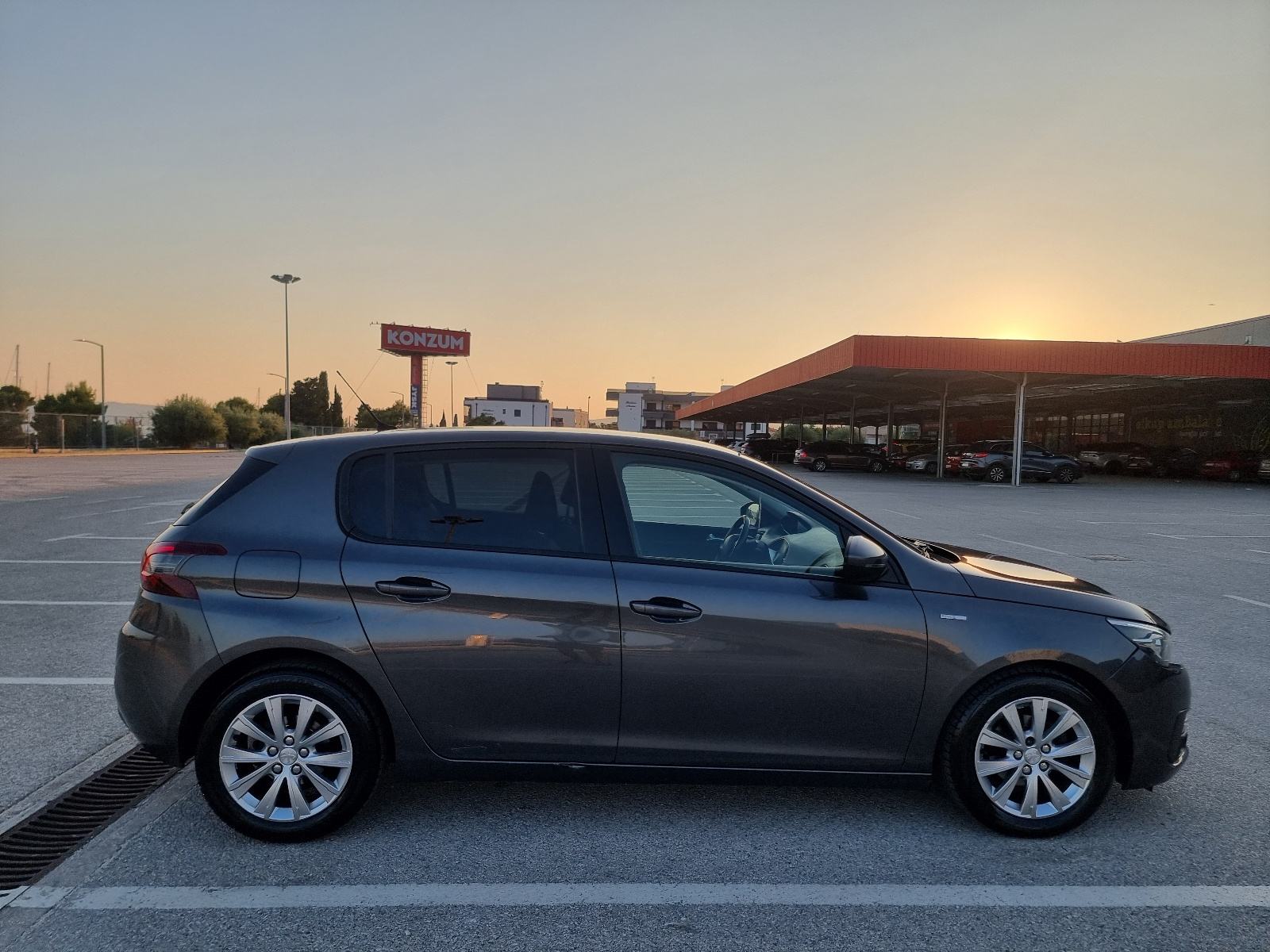 Peugeot 308 1,5 BlueHDi, fotografija 4