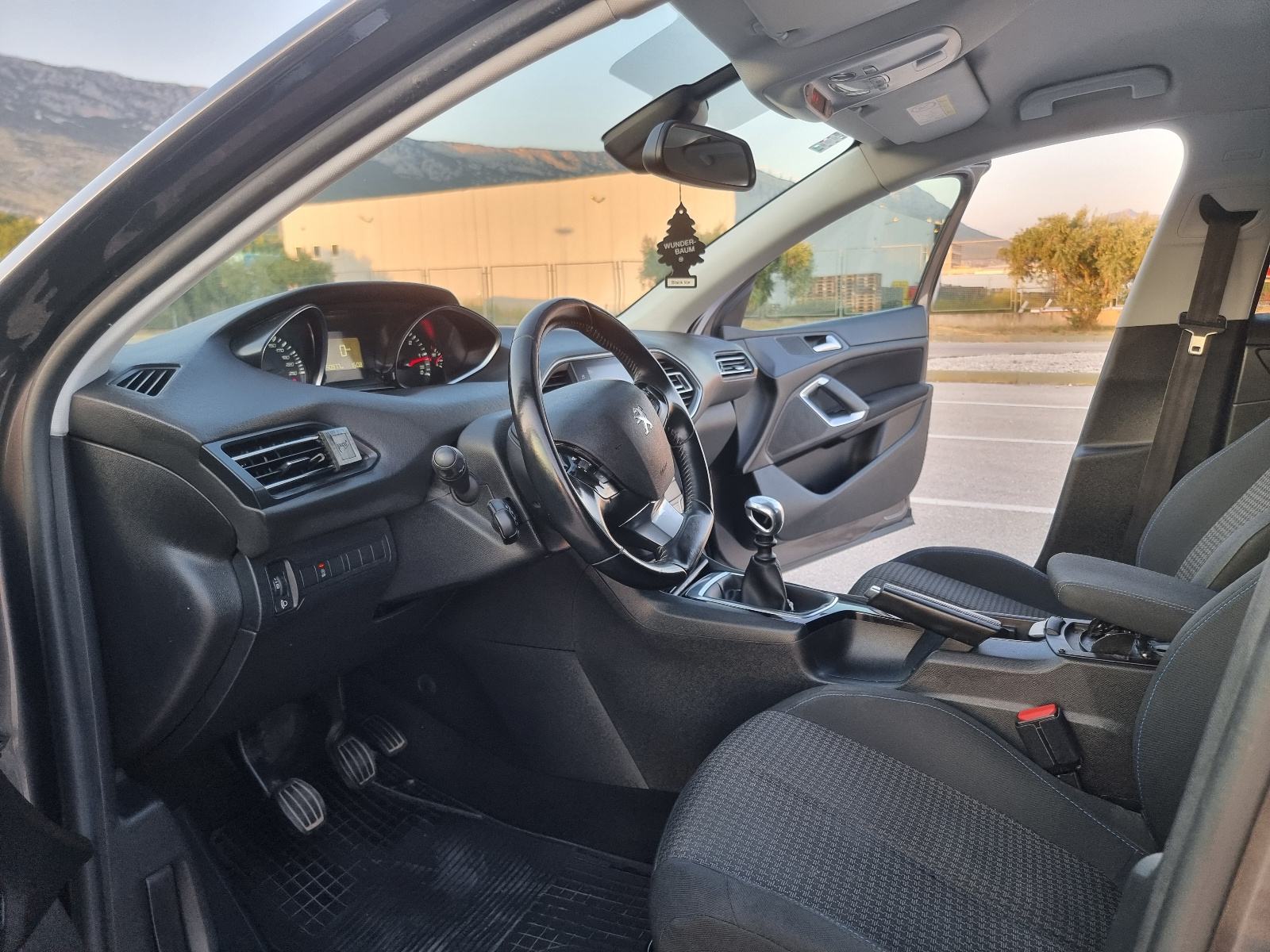 Peugeot 308 1,5 BlueHDi, fotografija 9