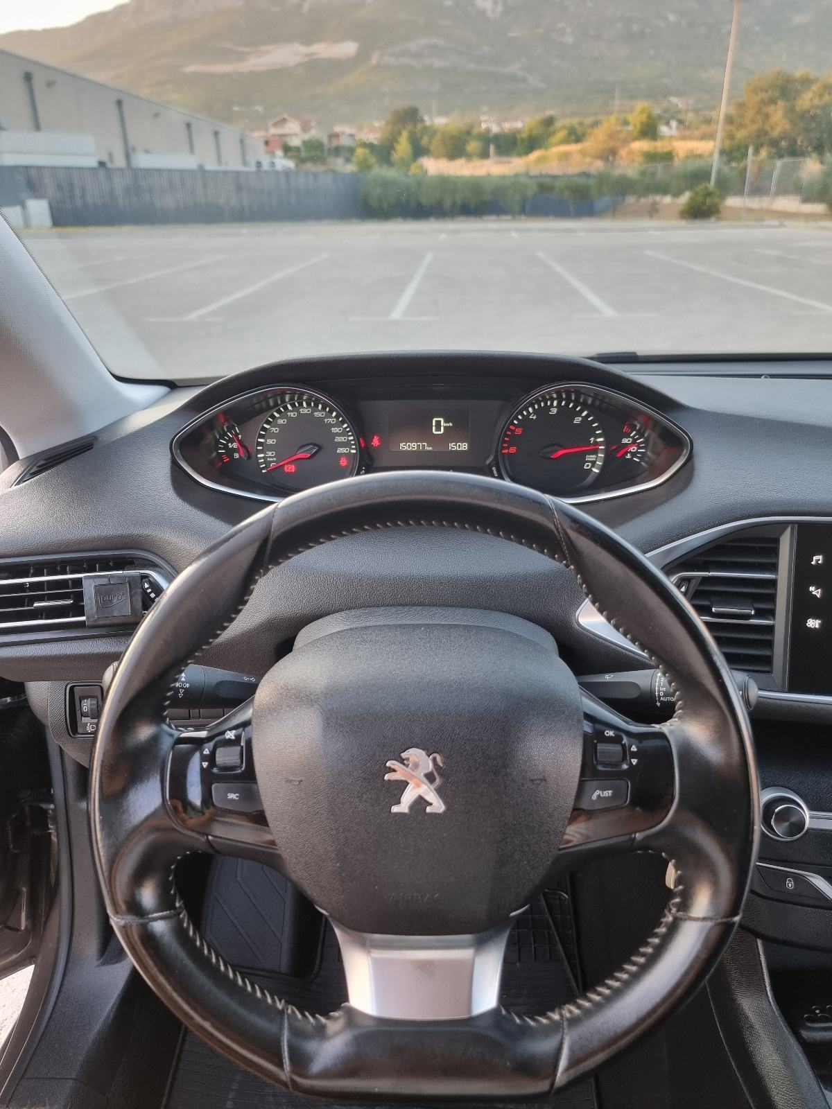 Peugeot 308 1,5 BlueHDi, fotografija 12