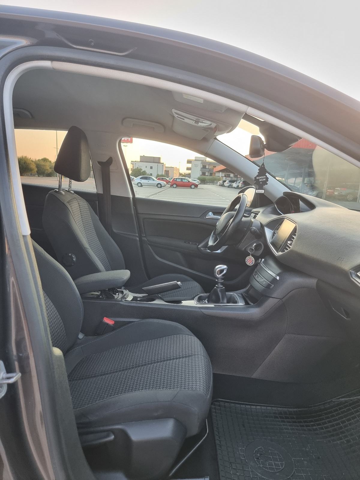 Peugeot 308 1,5 BlueHDi, fotografija 10