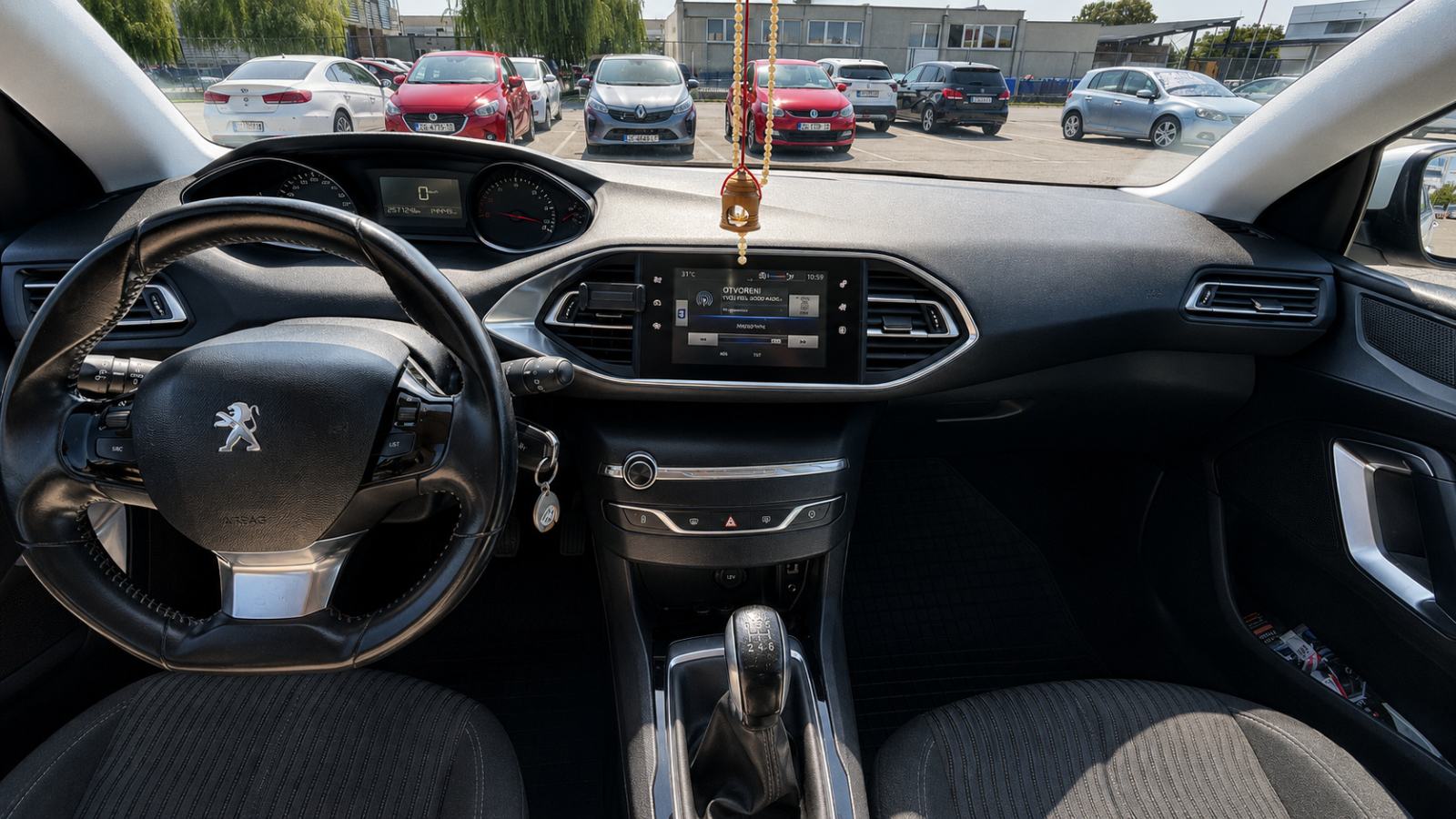 Peugeot 308 1,6 BlueHDi, fotografija 6