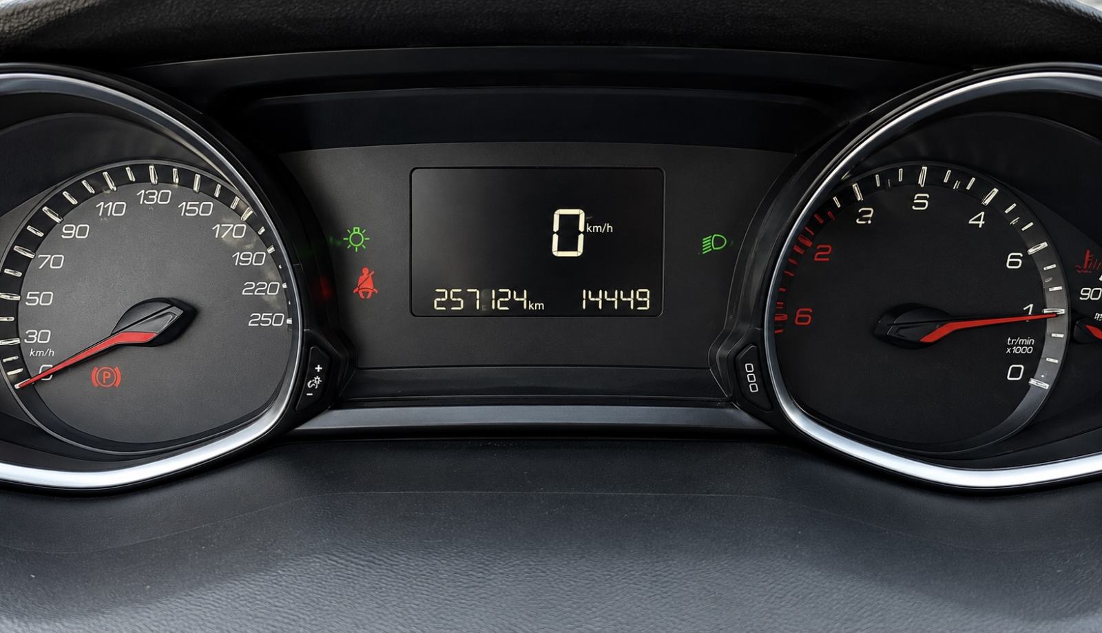 Peugeot 308 1,6 BlueHDi, fotografija 8