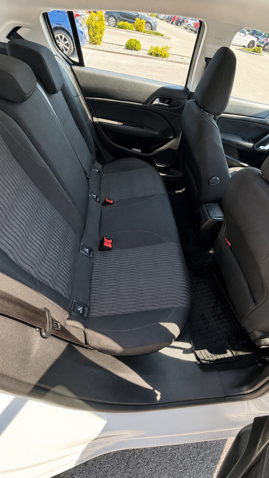 Peugeot 308 1,6 BlueHDi, fotografija 9
