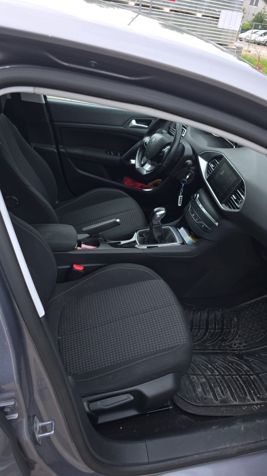 Peugeot 308 1,6 BlueHDi, fotografija 4