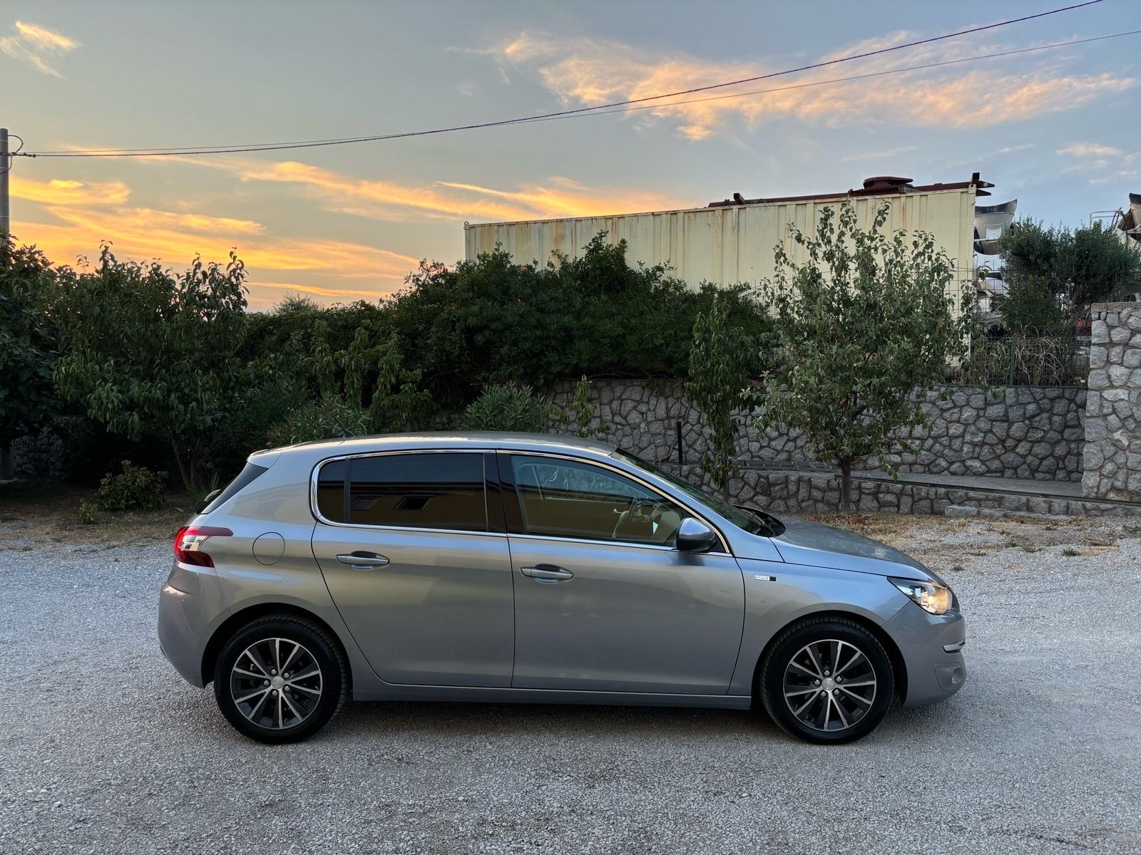 Peugeot 308 1,6 BlueHDi,TOP STANJE,VELIKI SERVIS,JAMSTVO., fotografija 6