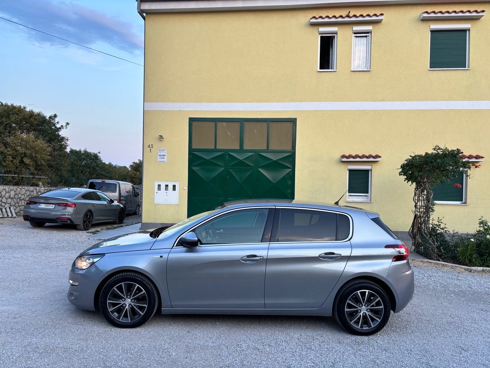 Peugeot 308 1,6 BlueHDi,TOP STANJE,VELIKI SERVIS,JAMSTVO., pogled izvana - slika 2