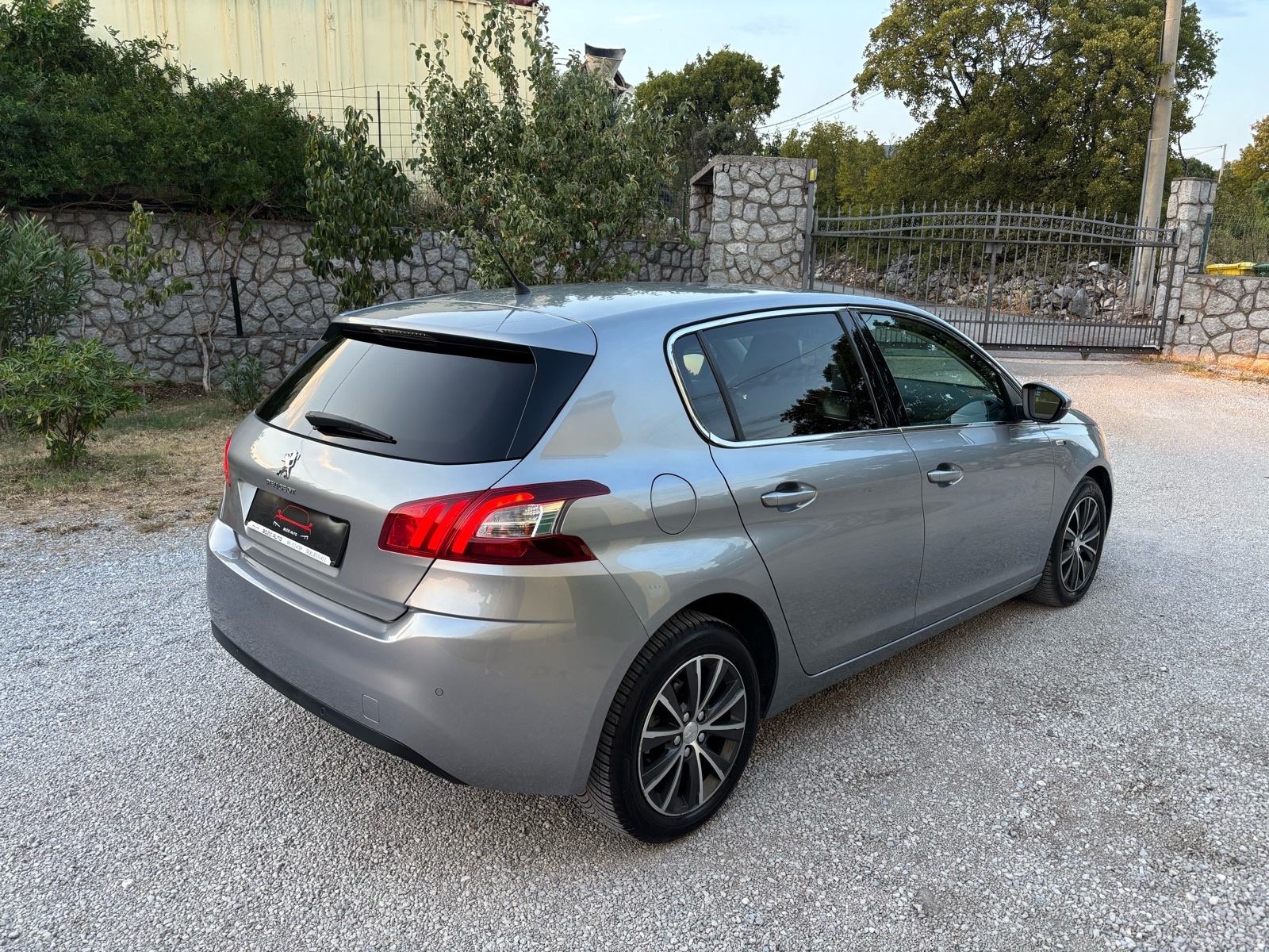 Peugeot 308 1,6 BlueHDi,TOP STANJE,VELIKI SERVIS,JAMSTVO., pogled izvana - slika 5