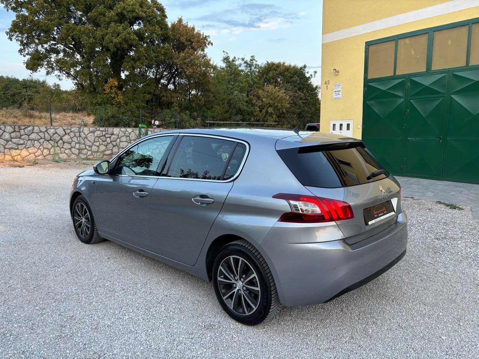 Peugeot 308 1,6 BlueHDi,TOP STANJE,VELIKI SERVIS,JAMSTVO., pogled izvana - slika 3