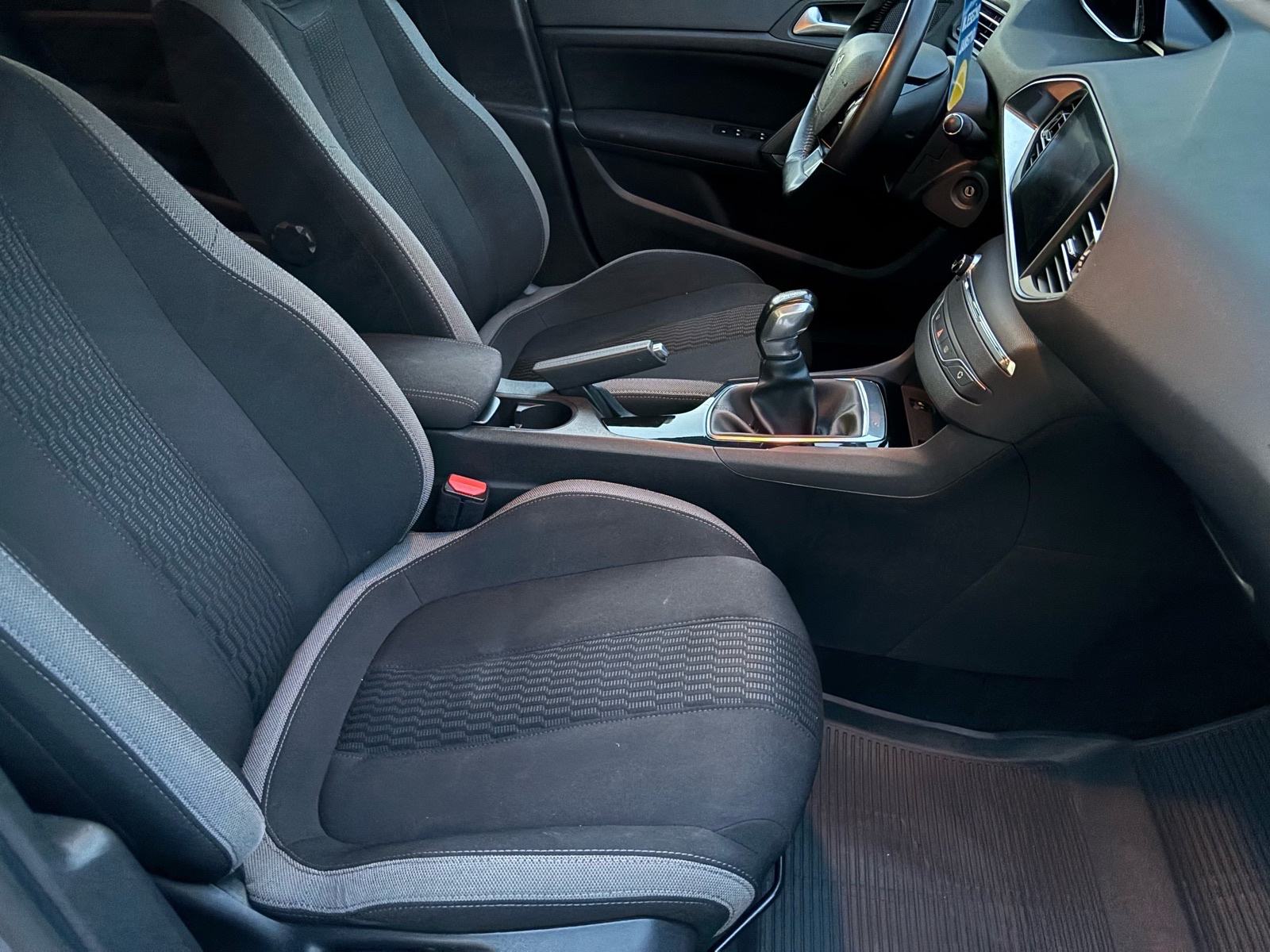 Peugeot 308 1,6 BlueHDi,TOP STANJE,VELIKI SERVIS,JAMSTVO., fotografija 15