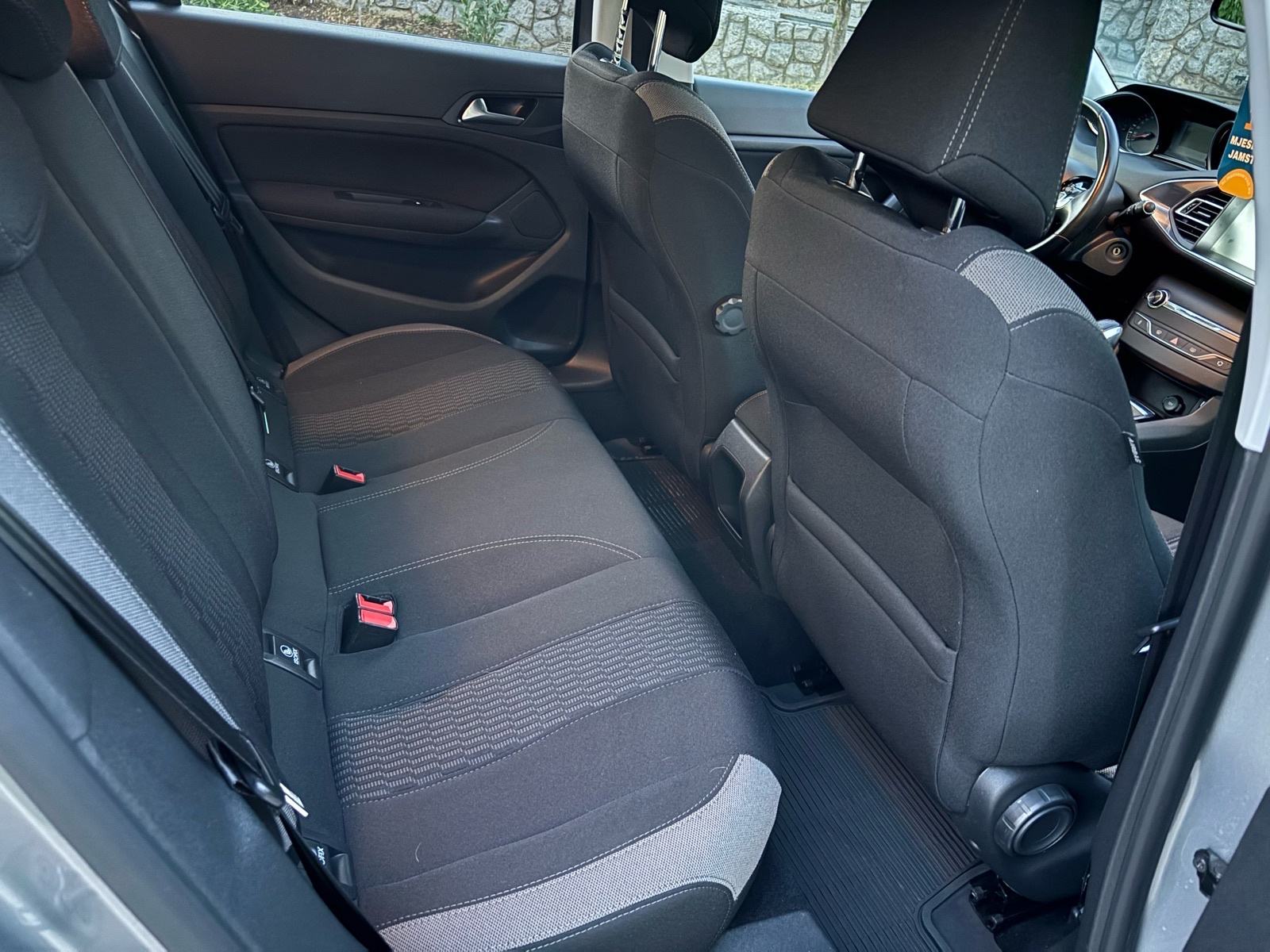 Peugeot 308 1,6 BlueHDi,TOP STANJE,VELIKI SERVIS,JAMSTVO., fotografija 16