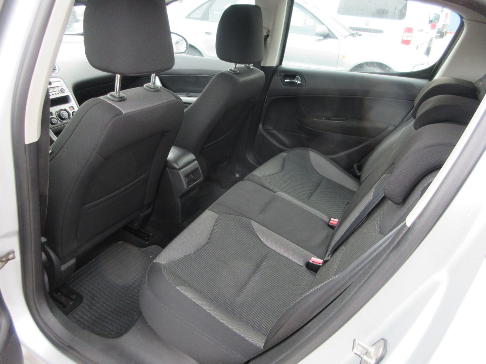 Peugeot 308 1,6 e-HDi,111Ks,Novo registriran,Nove Zimske Gume,Klima,., fotografija 9