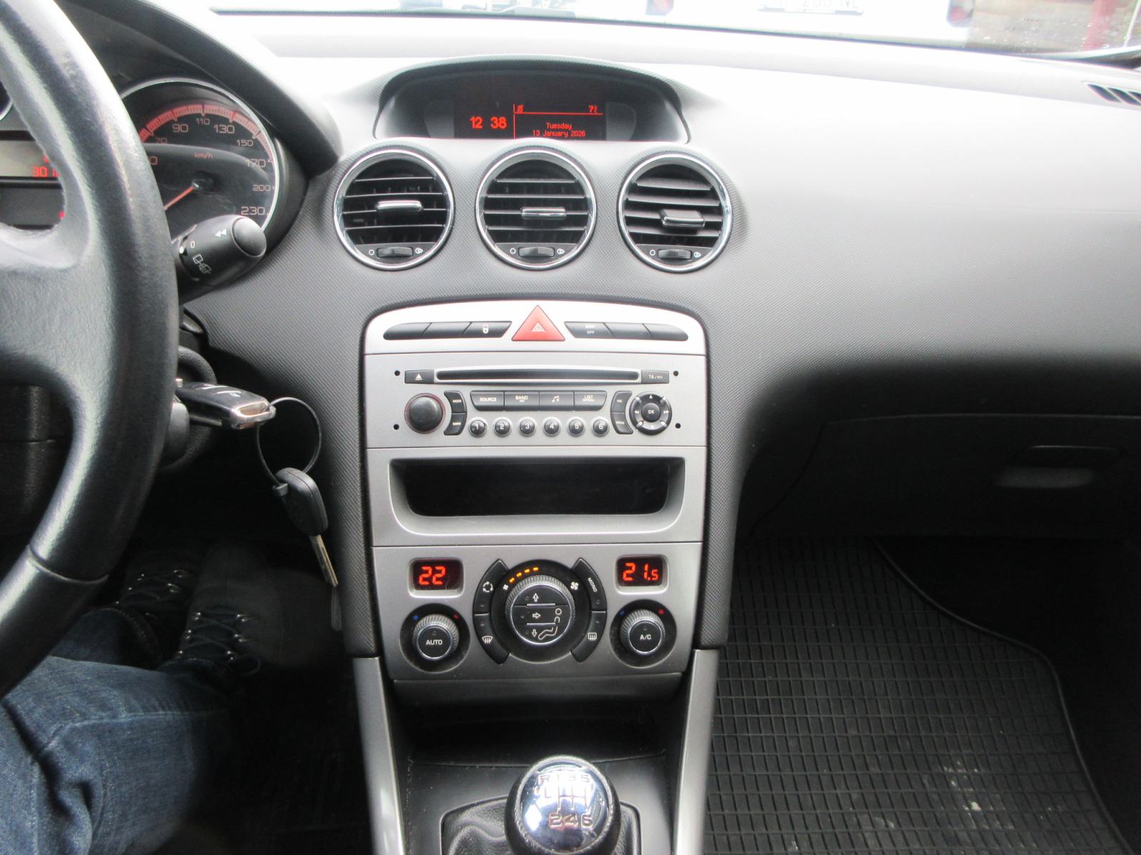 Peugeot 308 1,6 e-HDi,111Ks,Novo registriran,Nove Zimske Gume,Klima,., fotografija 10