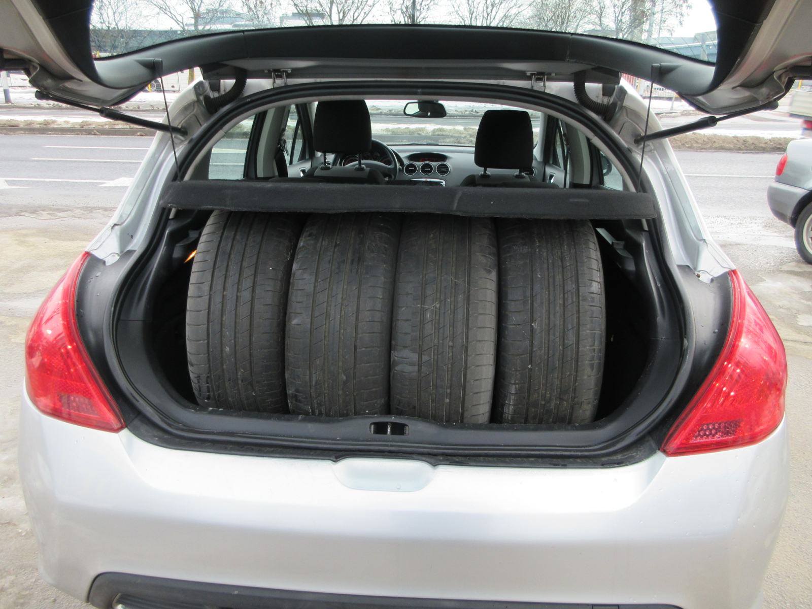 Peugeot 308 1,6 e-HDi,111Ks,Novo registriran,Nove Zimske Gume,Klima,., fotografija 12