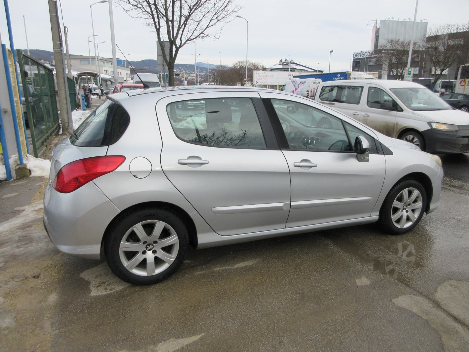 Peugeot 308 1,6 e-HDi,111Ks,Novo registriran,Nove Zimske Gume,Klima,., fotografija 4