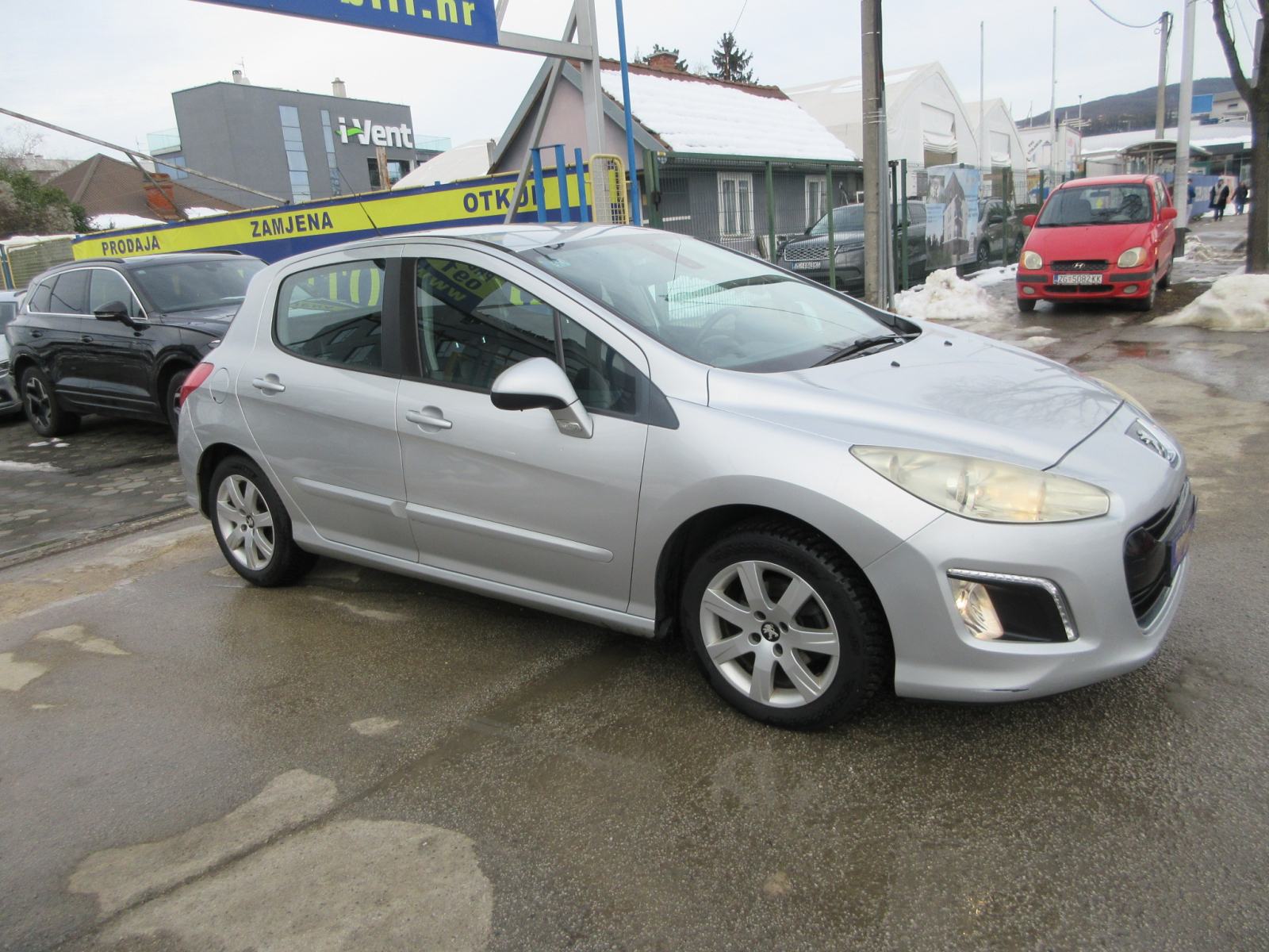 Peugeot 308 1,6 e-HDi,111Ks,Novo registriran,Nove Zimske Gume,Klima,., fotografija 3